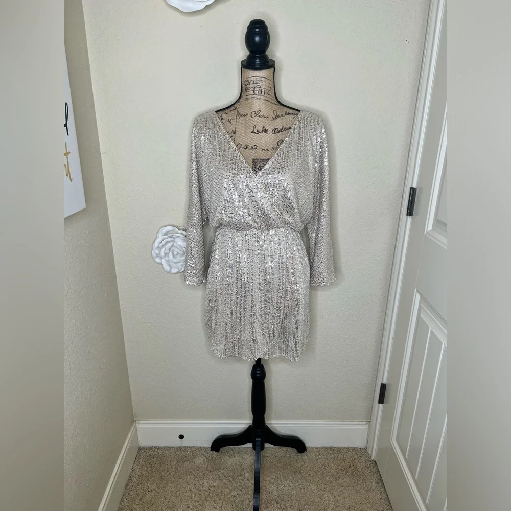 NTM: Silver Sequin Mini Dress Surplice V-Neck Long Sleeve Cocktail Holiday Glam - Picture 2 of 16